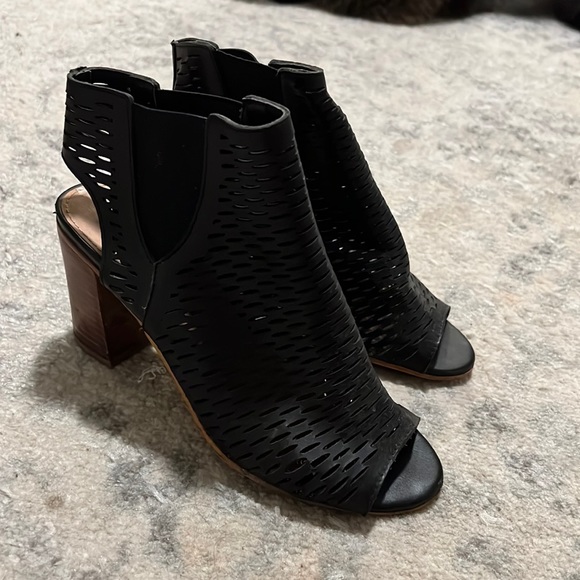 Steve Madden open toe booties - Picture 1 of 6